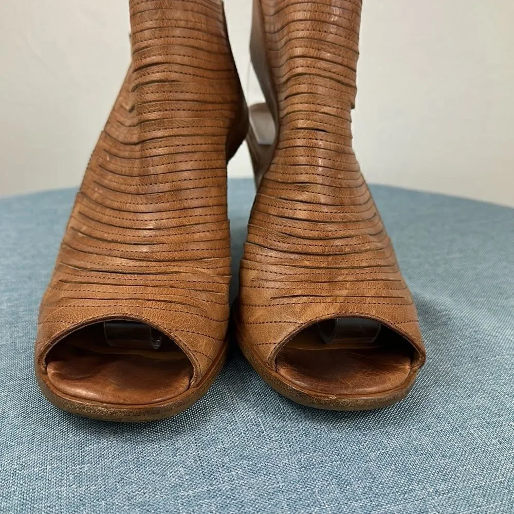 Paul Green Cayanne Peep Toe Nougat Leather Sandal Size 5.5